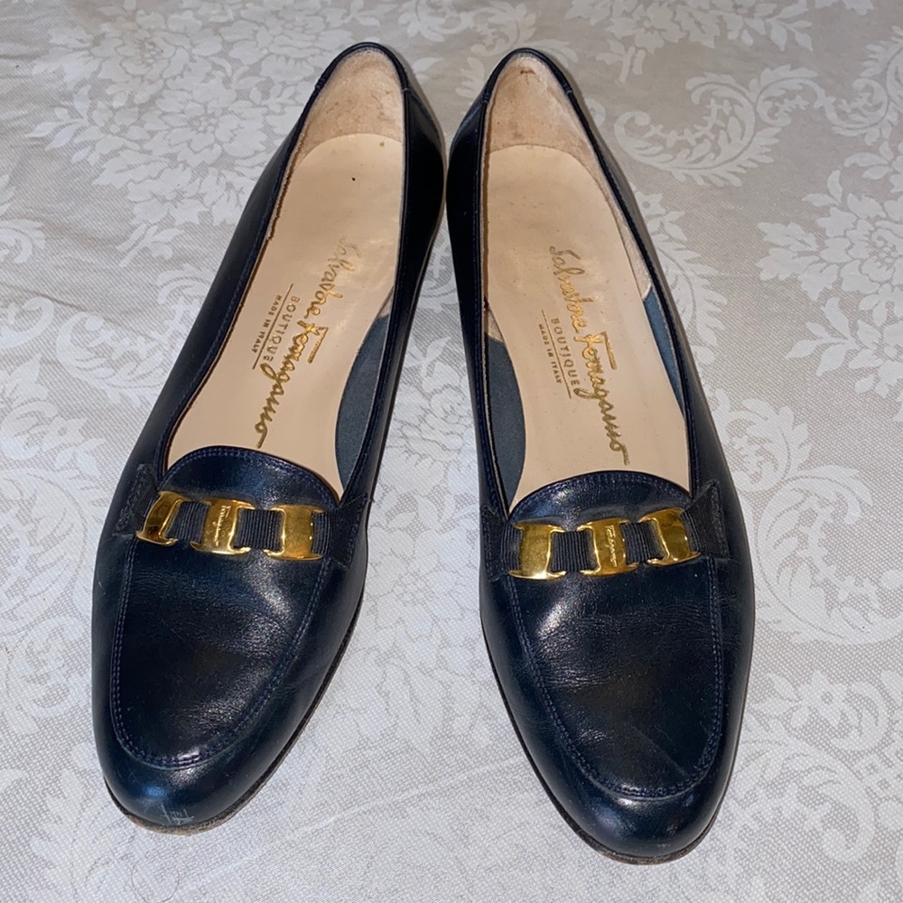 Salvatore Ferragamo Vintage navy leather flats